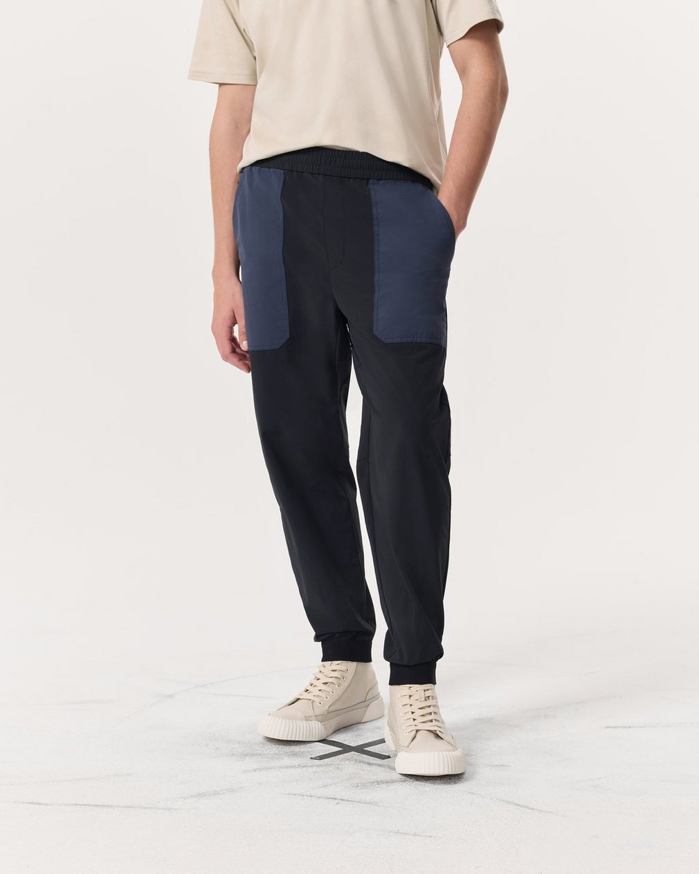 Robert Color-Blocked Jogger Pants - Jet Black - Image 3