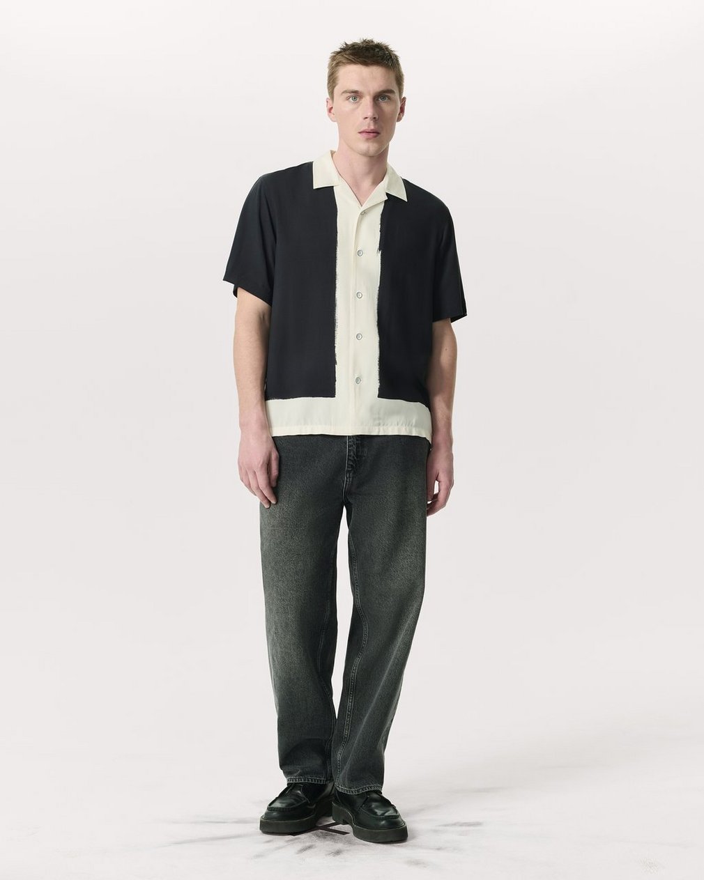 Avery Relaxed Fit Painterly Print Woven Shirt - Navy Anthony Print - Image 4