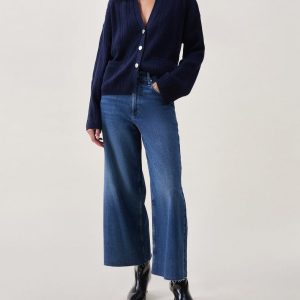 Cynthia Cardigan Salute