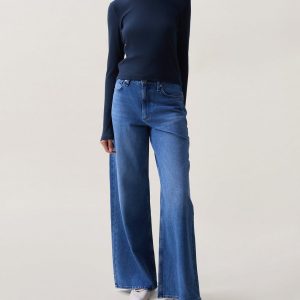 Essie Ribbed Cropped T Shirt Salute
